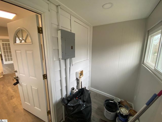 719 Chestnut Street, Laurens, SC 29360