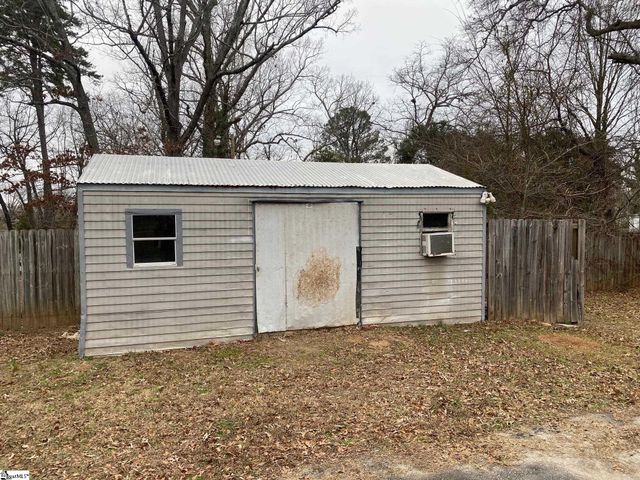 719 Chestnut Street, Laurens, SC 29360