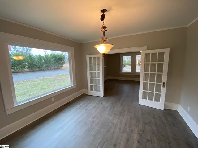 719 Chestnut Street, Laurens, SC 29360