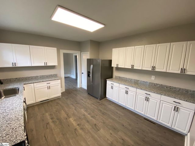 719 Chestnut Street, Laurens, SC 29360