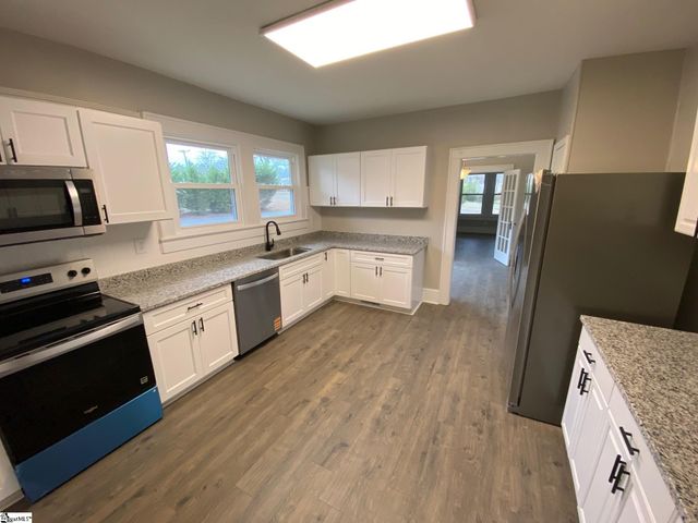 719 Chestnut Street, Laurens, SC 29360