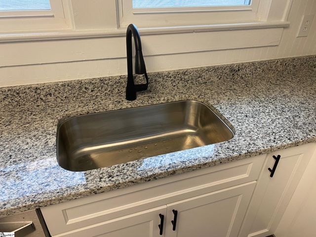 719 Chestnut Street, Laurens, SC 29360