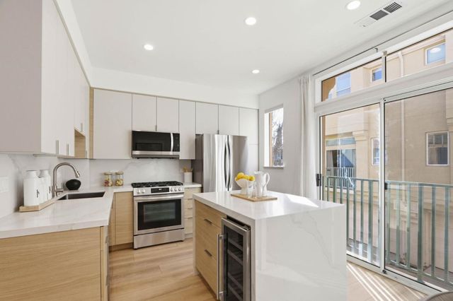 141 Huntington Court, Mountain View, CA 94043