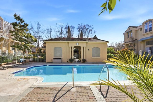 141 Huntington Court, Mountain View, CA 94043