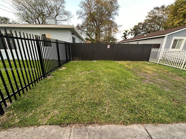 1791 NW 45th St, Miami, FL 33142