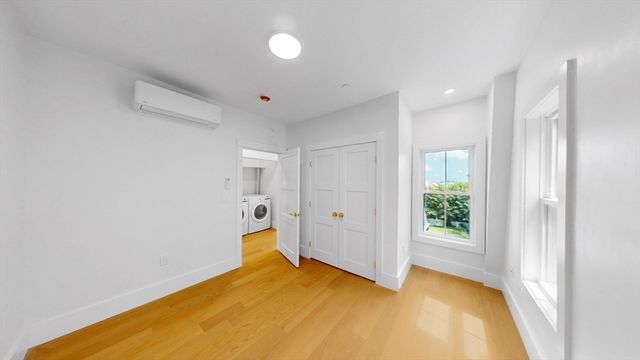 139 Sycamore St. B, Somerville, MA 02145