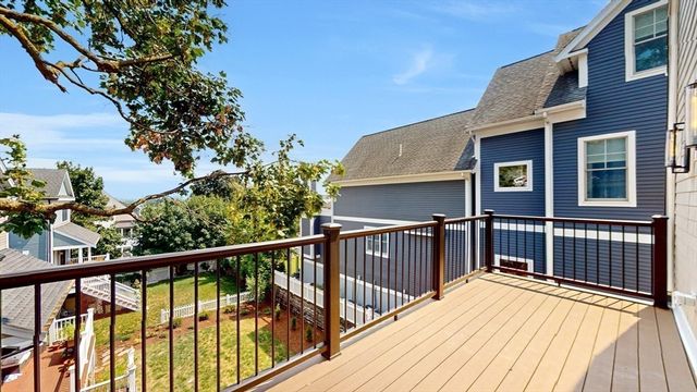 139 Sycamore St. B, Somerville, MA 02145