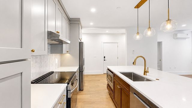 139 Sycamore St. B, Somerville, MA 02145