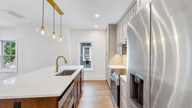 139 Sycamore St. B, Somerville, MA 02145
