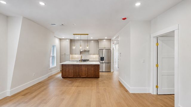 139 Sycamore St. B, Somerville, MA 02145