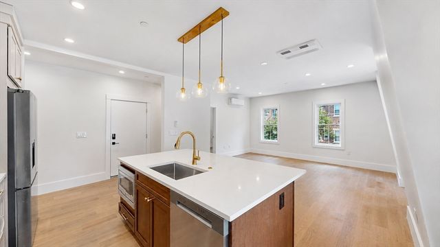 139 Sycamore St. B, Somerville, MA 02145