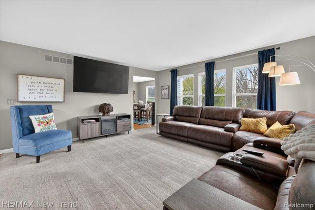 2032 Dover Drive, Wixom, MI 48393