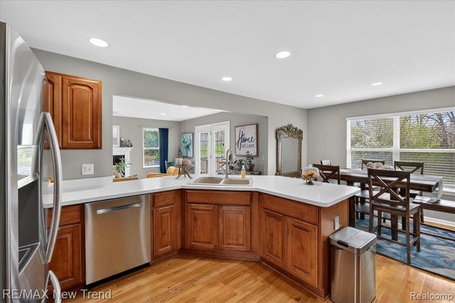 2032 Dover Drive, Wixom, MI 48393