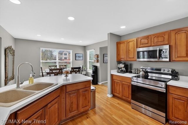 2032 Dover Drive, Wixom, MI 48393