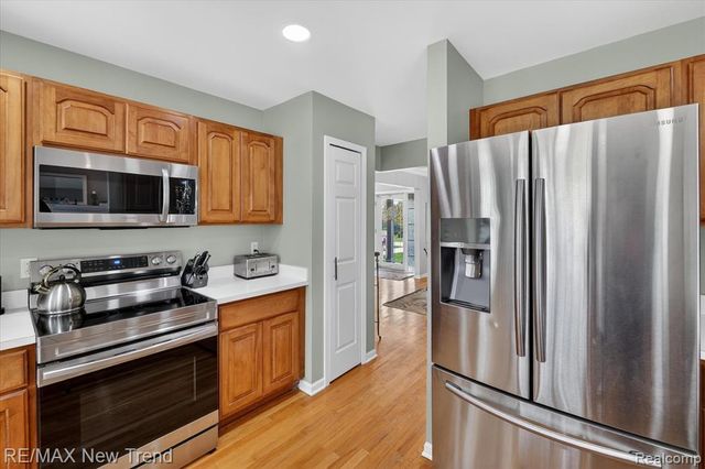 2032 Dover Drive, Wixom, MI 48393