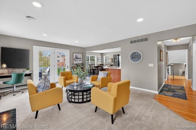 2032 Dover Drive, Wixom, MI 48393