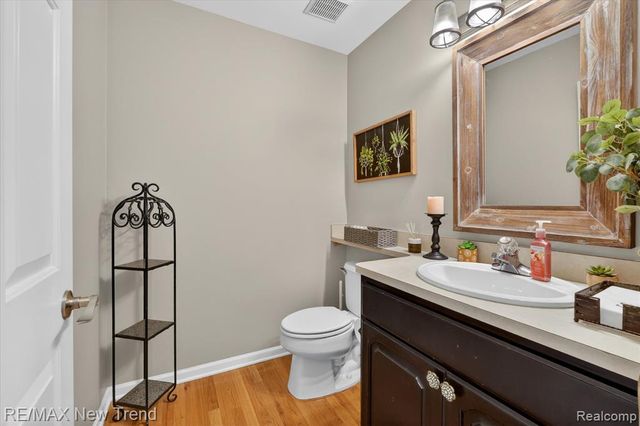2032 Dover Drive, Wixom, MI 48393