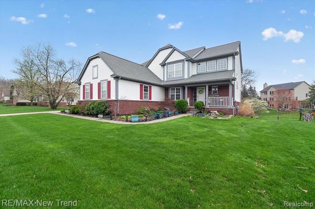 2032 Dover Drive, Wixom, MI 48393