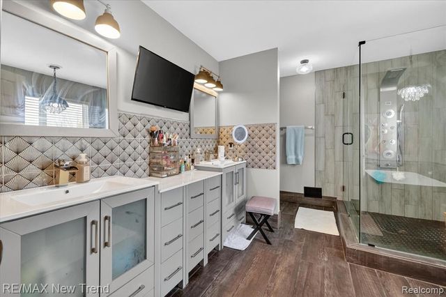 2032 Dover Drive, Wixom, MI 48393
