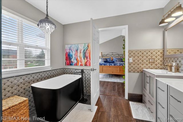 2032 Dover Drive, Wixom, MI 48393