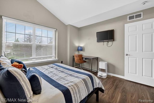 2032 Dover Drive, Wixom, MI 48393