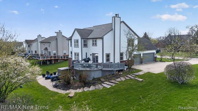 2032 Dover Drive, Wixom, MI 48393