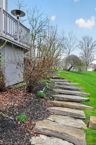 2032 Dover Drive, Wixom, MI 48393