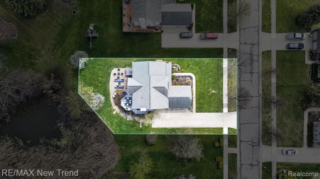 2032 Dover Drive, Wixom, MI 48393