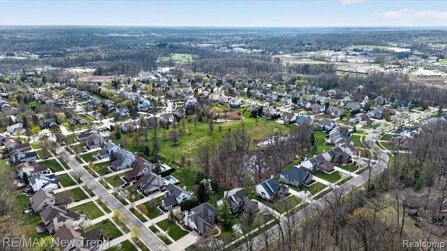 2032 Dover Drive, Wixom, MI 48393