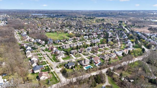 2032 Dover Drive, Wixom, MI 48393