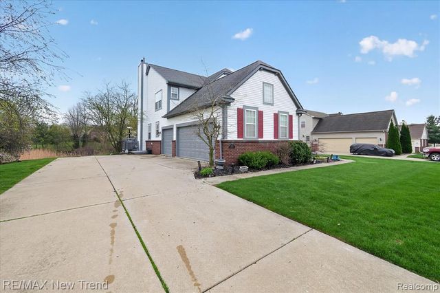 2032 Dover Drive, Wixom, MI 48393