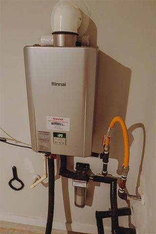 16 Courageous Side Way, Magnolia, TX 77354