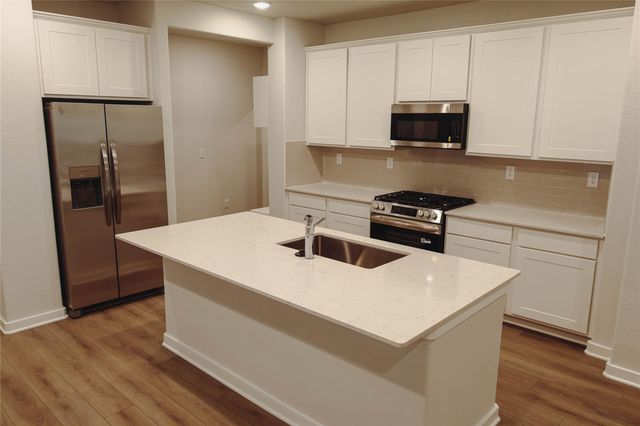 16 Courageous Side Way, Magnolia, TX 77354