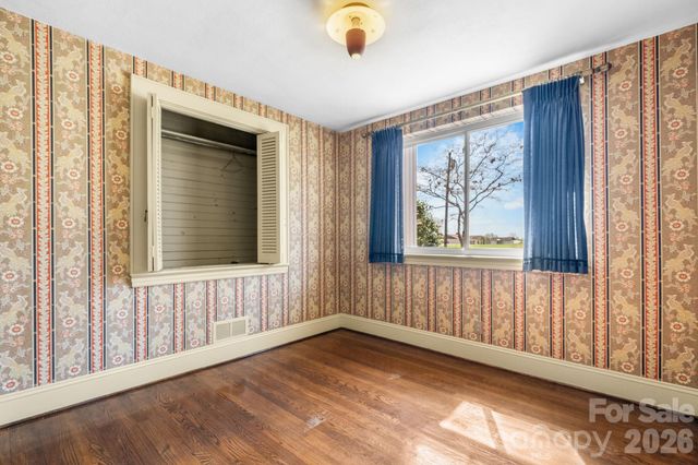 3335 25th Avenue NE, Hickory, NC 28601