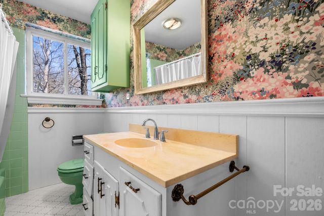 3335 25th Avenue NE, Hickory, NC 28601