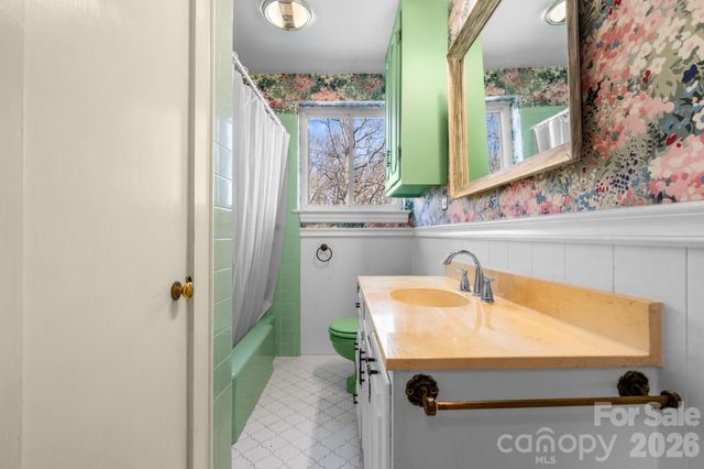 3335 25th Avenue NE, Hickory, NC 28601