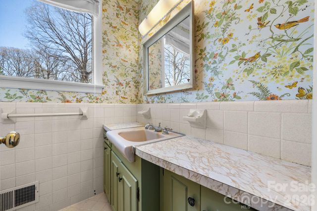 3335 25th Avenue NE, Hickory, NC 28601