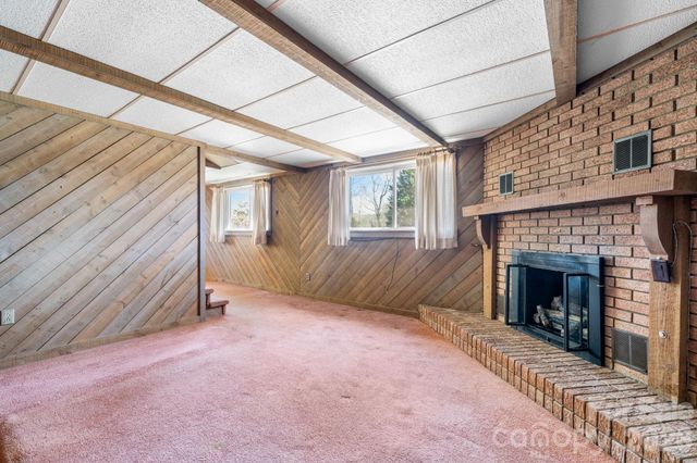 3335 25th Avenue NE, Hickory, NC 28601