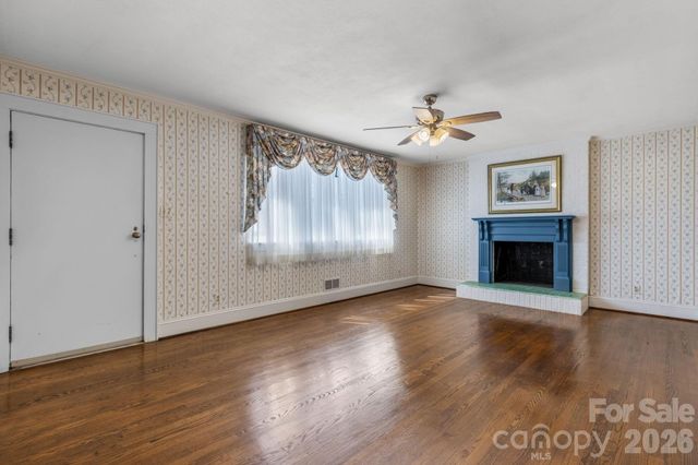 3335 25th Avenue NE, Hickory, NC 28601