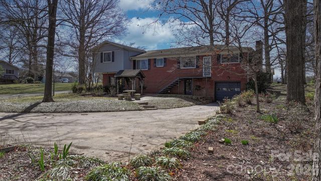 3335 25th Avenue NE, Hickory, NC 28601