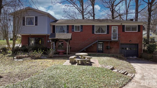 3335 25th Avenue NE, Hickory, NC 28601