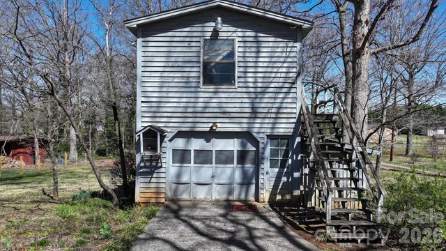 3335 25th Avenue NE, Hickory, NC 28601