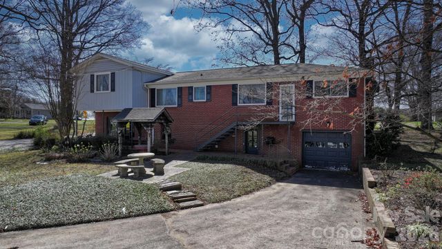 3335 25th Avenue NE, Hickory, NC 28601