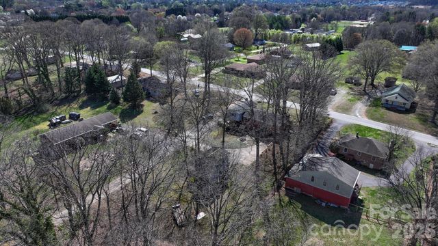 3335 25th Avenue NE, Hickory, NC 28601