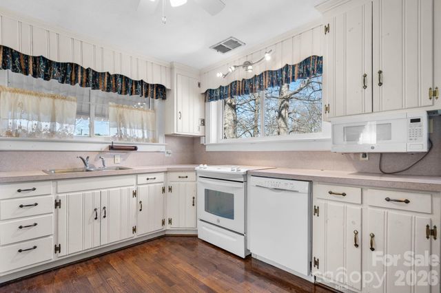 3335 25th Avenue NE, Hickory, NC 28601