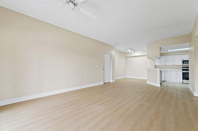 2729 Anzio Court 208, Palm Beach Gardens, FL 33410