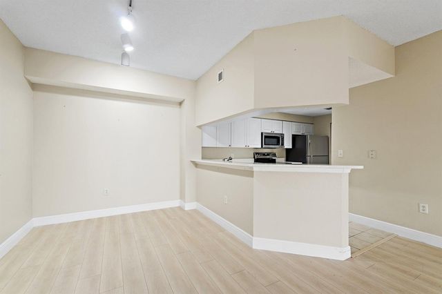 2729 Anzio Court 208, Palm Beach Gardens, FL 33410