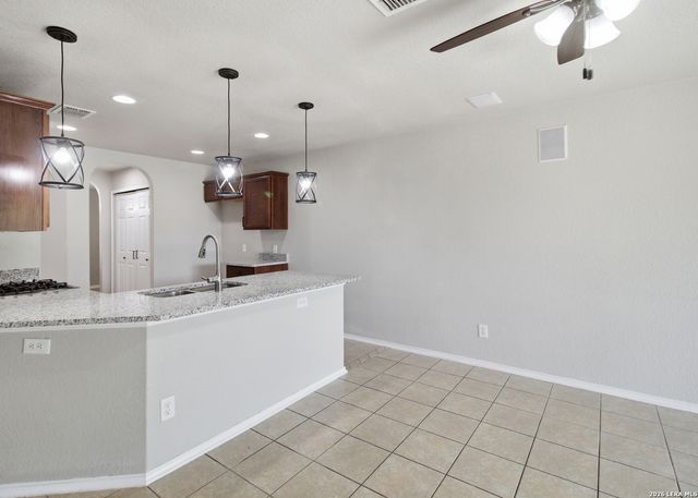 2334 CAMBERLY VW, Converse, TX 78109