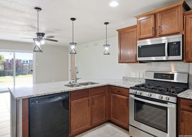 2334 CAMBERLY VW, Converse, TX 78109