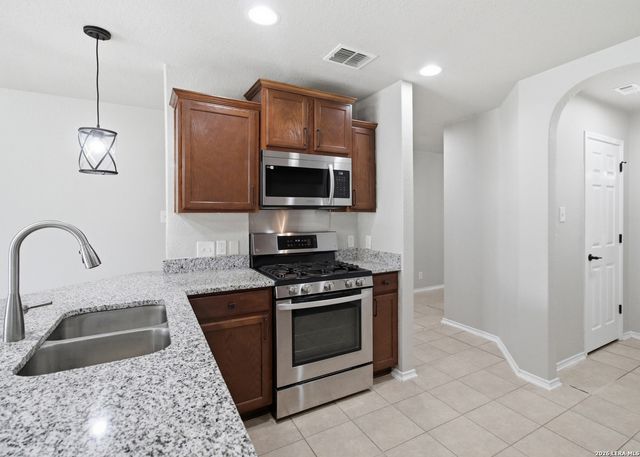 2334 CAMBERLY VW, Converse, TX 78109
